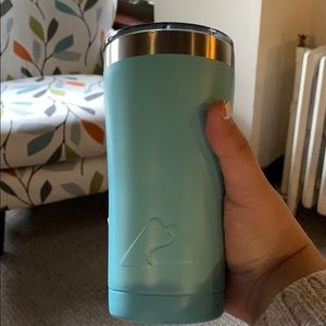2 20 oz Ozark trail tumblers